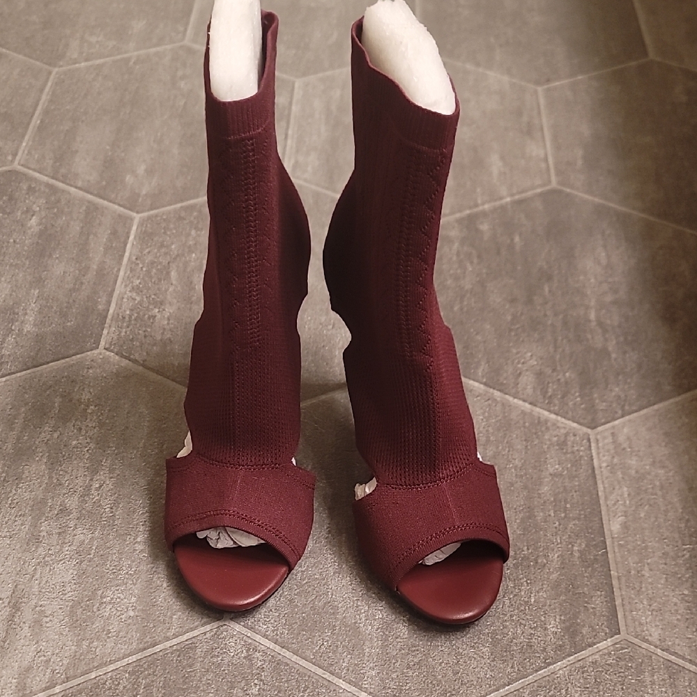 NWOT Women's Guess Burgundy Heeled Booties, Size 10